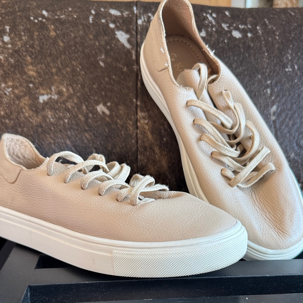 Kaanas Cream Leather Sneakers